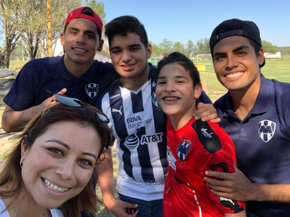 alecarlosalas13's tweet photo. Feliz cumple @GCAMACHO82 https://t.co/UaPxr6CxnZ