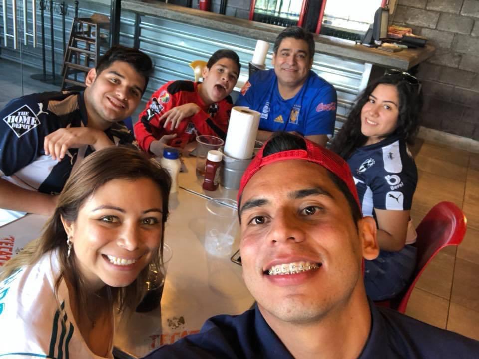 alecarlosalas13's tweet photo. Feliz cumple @GCAMACHO82 https://t.co/UaPxr6CxnZ