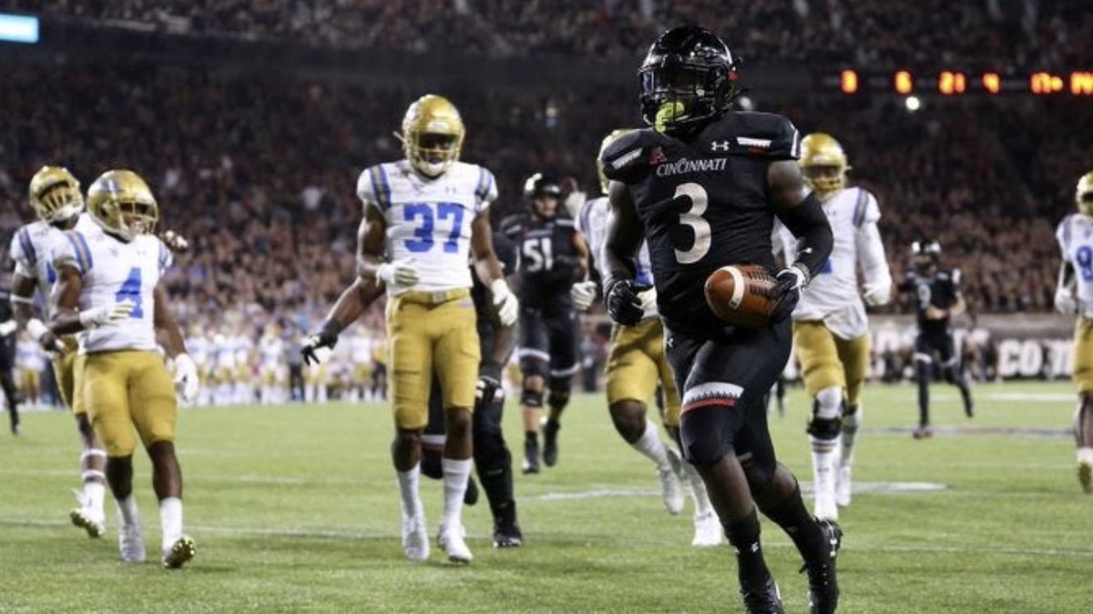JimmyNippert's tweet photo. @ZeiquiL @BrianDohn247 @RivalsFriedman @CoachDMays Welcome home to Nippert at Night! https://t.co/S8rQjHYQSU