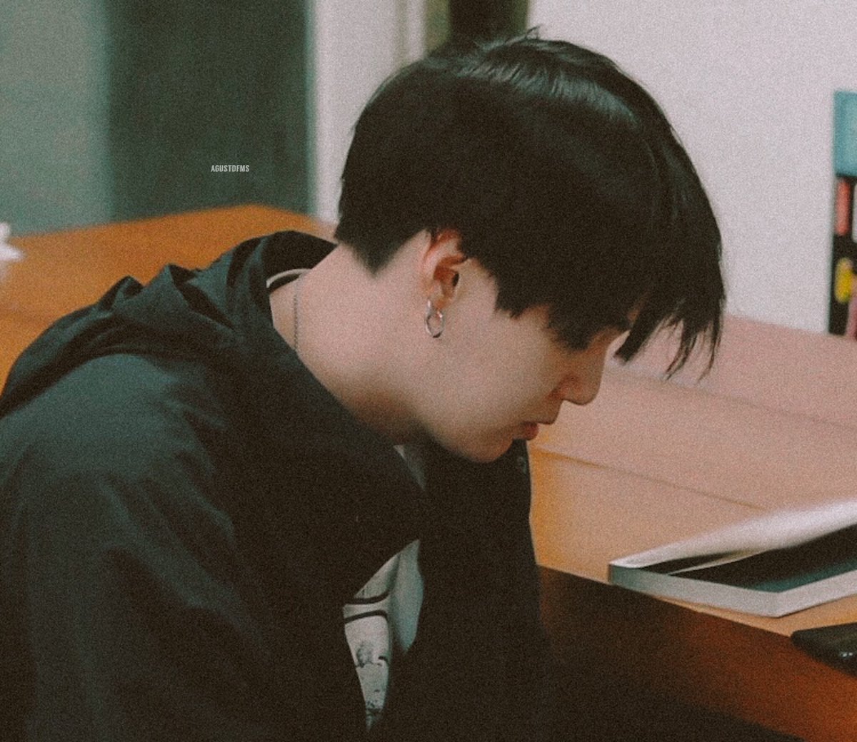 agustdfms's tweet photo. in the soop Yoongi 📷 https://t.co/Y1hxsvZZRK