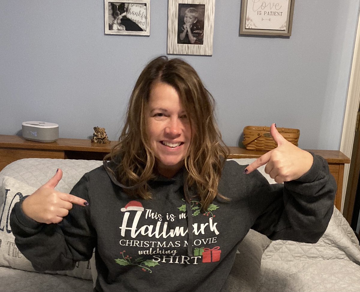 KatooraR76's tweet photo. Ready for one of my favs tonight ⁦@imthesmash⁩ ⁦@hallmarkchannel⁩ #ChristmasSweater https://t.co/MbzzuPMKKY
