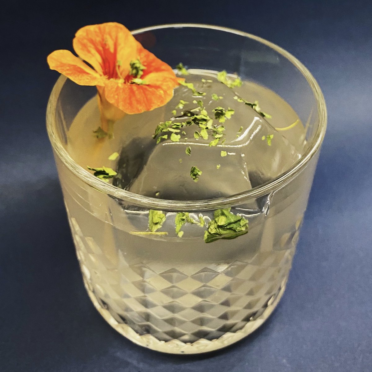 Our final #WillowsInnProjects of 2020! 

1) Walnut &amp; hazelnut baklava w/ quince, pistachio-black pepper crunch by Mac Hyde.

2) Dungeness crab, grains, broth of crab &amp; pinto tamari by John Miller. 

3) Smoked honey - nasturtium mead w/ de-salinize sea water, honey by TJ Bleau.