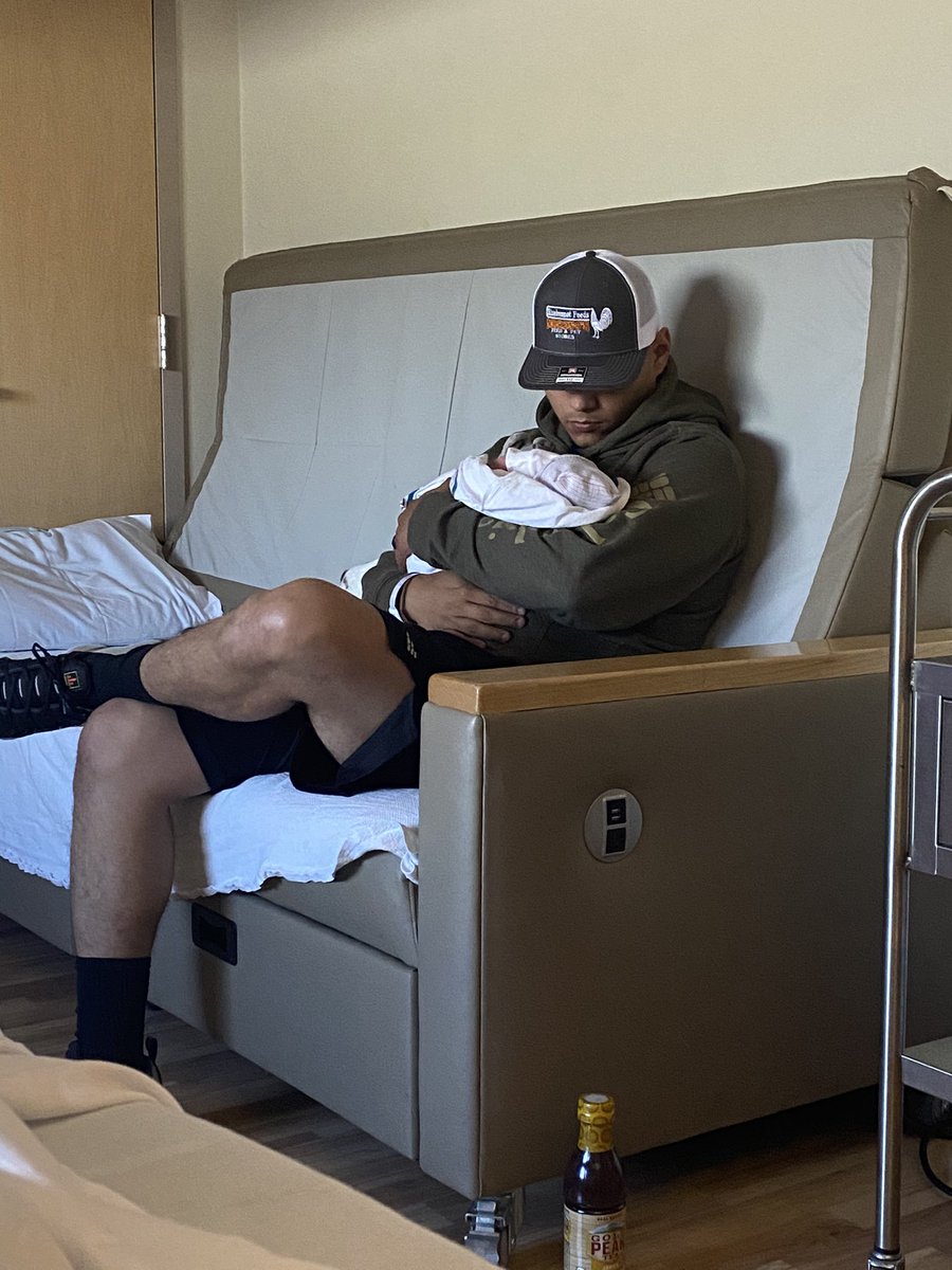 brittany005_'s tweet photo. my sweet baby boy was born bright and early this morning. I’m one lucky mama to have such a cute baby &amp; a handsome man as his daddy 🥰💙 https://t.co/XnnsSL5Ja4