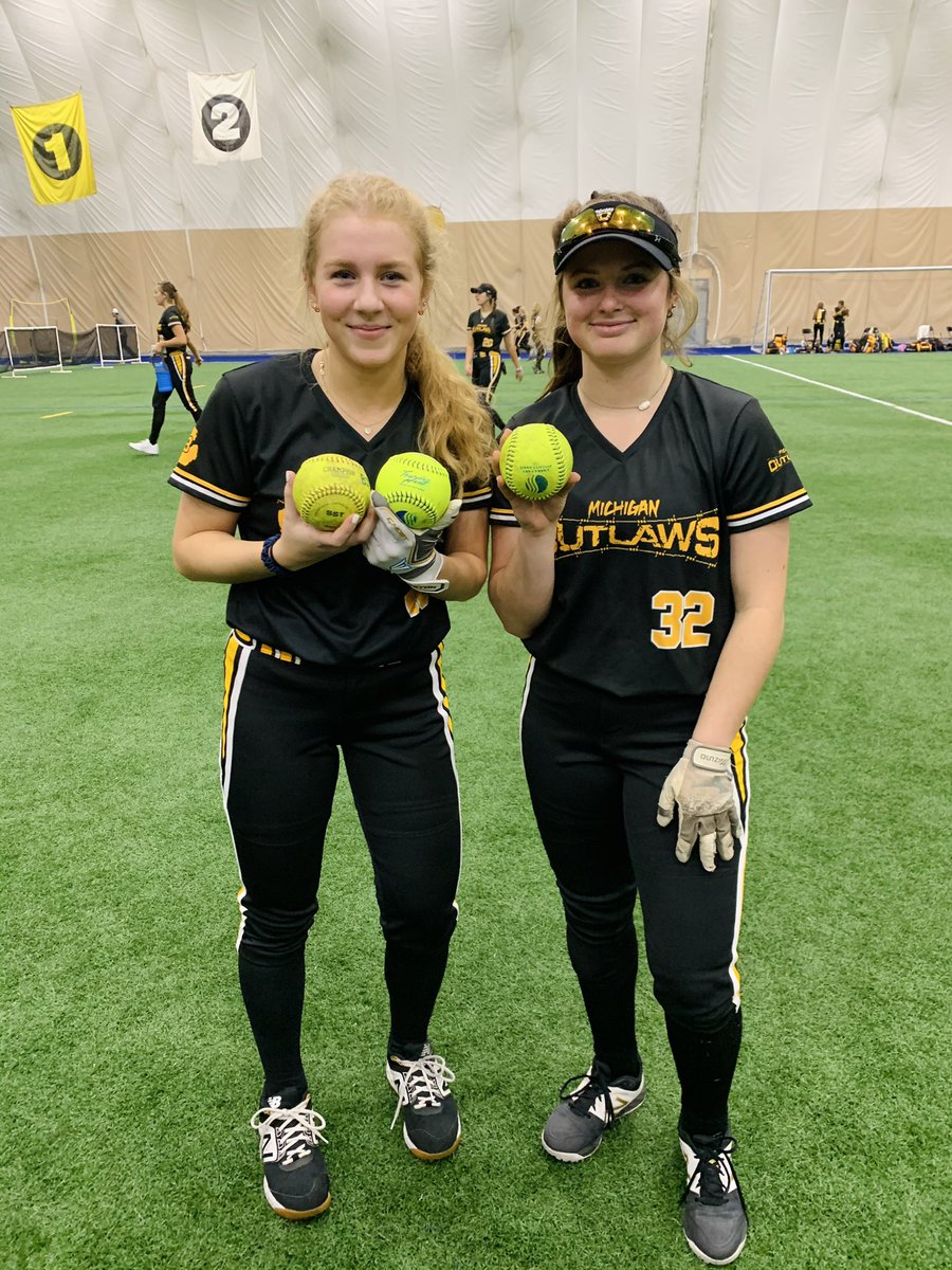 16uHayward's tweet photo. 1st game bombs 💣💣!! 2 from E. Jarvis &amp; 1 from N. Kreft 

#GoOutlaws #michiganoutlawssoftball https://t.co/bcpgNCIZaT