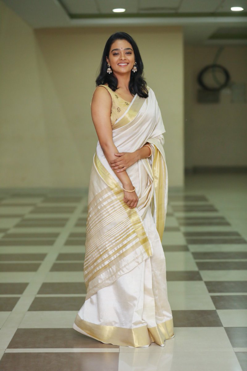 PromoteCinema's tweet photo. Congratulations to Actress @SGayathrie who directed #RoadToThumba shortfilm and for winning Gold Film of the Year award in Indian Film Project Festival! #IFPF https://t.co/cpCw8vlmIu