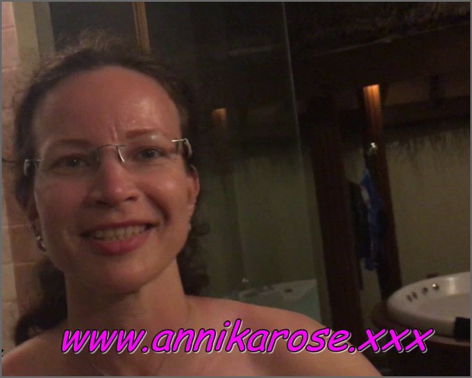 Nur hier gibts was f&uuml;r wirkliche Fans: https://t.co/618pIQheHv https://t.co/EK7bUC9WUr<a href="/tag/wunschvideo"class="tags"><span>#wunschvideo</span></a><a href="/tag/wunsch"class="tags"><span>#wunsch</span></a>
