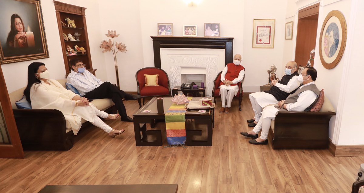 आज आदरणीय आडवाणी जी के जन्मदिवस के अवसर पर उनसे भेंट कर जन्मदिन की शुभकामनाएँ दी।

प्रभु श्री राम से प्रार्थना है कि वो सदैव स्वस्थ रहें और दीर्घायु हों।