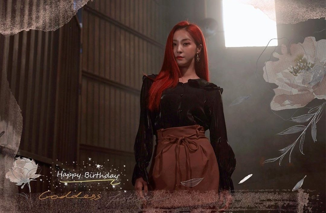 angelssumule's tweet photo. Happy Birthday #Jinsil From #Blastar 🎉🎉
~ 1991.11.08 ~
✨Moon Jinsil✨
• She is the leader and main vocal.
• She is the oldest member of the group.
#HappyJinsilDay https://t.co/JlT2ldBGcc
