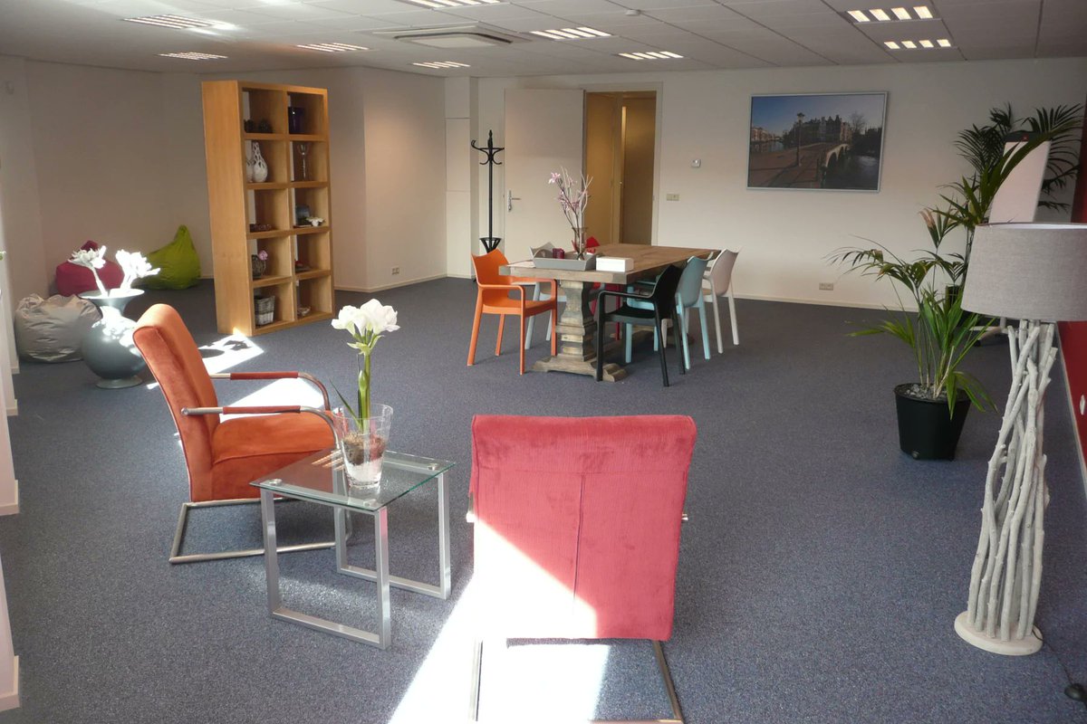 𝗧𝗘 𝗛𝗨𝗨𝗥: 𝗞𝗔𝗡𝗧𝗢𝗢𝗥𝗥𝗨𝗜𝗠𝗧𝗘𝗦

𝗖𝗼𝗺𝗺𝘂𝗻𝗶𝗰𝗮𝘁𝗶𝗲𝘄𝗲𝗴 𝟵-𝟯, 𝗠𝗶𝗷𝗱𝗿𝗲𝗰𝗵𝘁

Huurprijs: v.a. € 100,- per m² p. j. excl. btw.

0297 – 212 987
info@vidabedrijfsmakelaars.nl

#kantoorruimte #huur