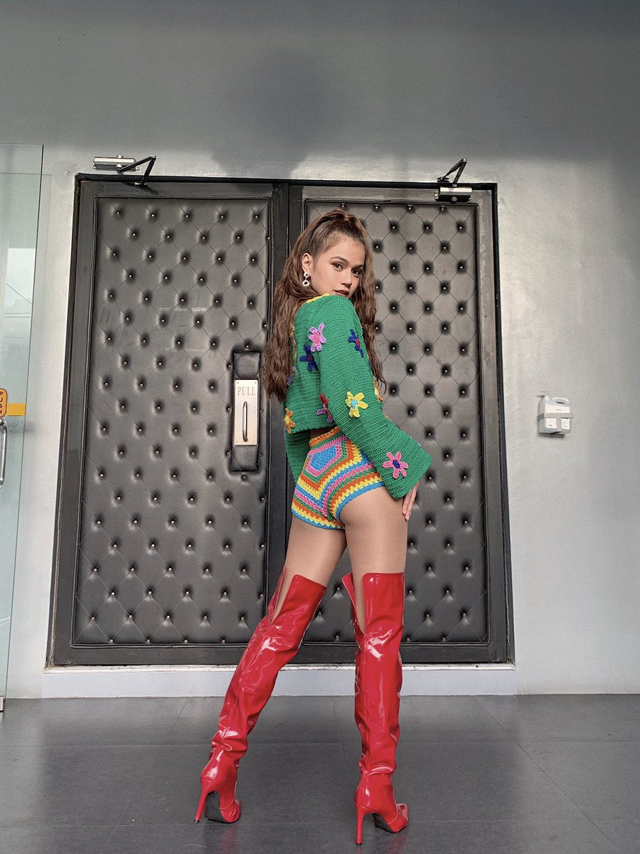 MissMarisRacal's tweet photo. Doja Cat prod #SNLWeekendVibe https://t.co/q9rrvWS13g