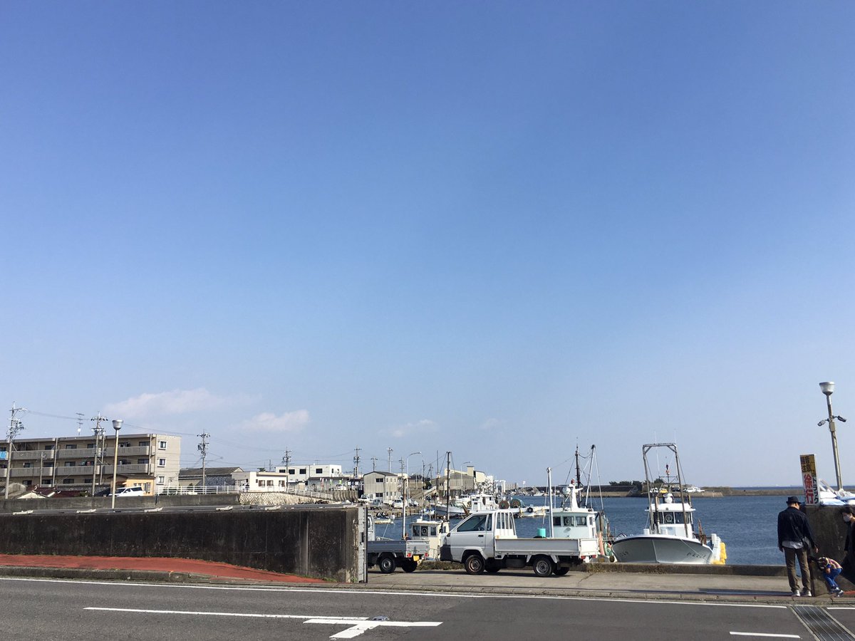 hampkichi's tweet photo. 本日は #しおかぜストリートマルシェ でした！快晴！☀️

オープンから大盛況で、広い駐車場も満車になるほど…！どのお店も売り切れ続出で、予想外の大賑わいでした☺️

白子でこんな素敵なマルシェが開催されるなんて想像もつかなかったな〜
今後も続いてほしいな！ https://t.co/TZQAo5CQBm