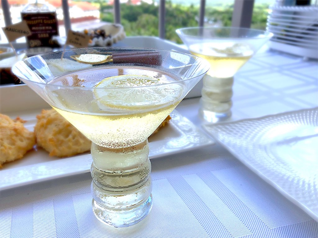 _Forever_6_'s tweet photo. Nice Sunday on Guam.
#GuamWeather #SundayLunch https://t.co/pgL4rnIAvb
