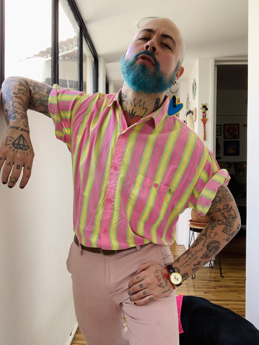 johnnycarmona's tweet photo. Y antes de los tatuajes anduve en bonito rosa!!! 💖💖💖 https://t.co/oJKsVHlxQn