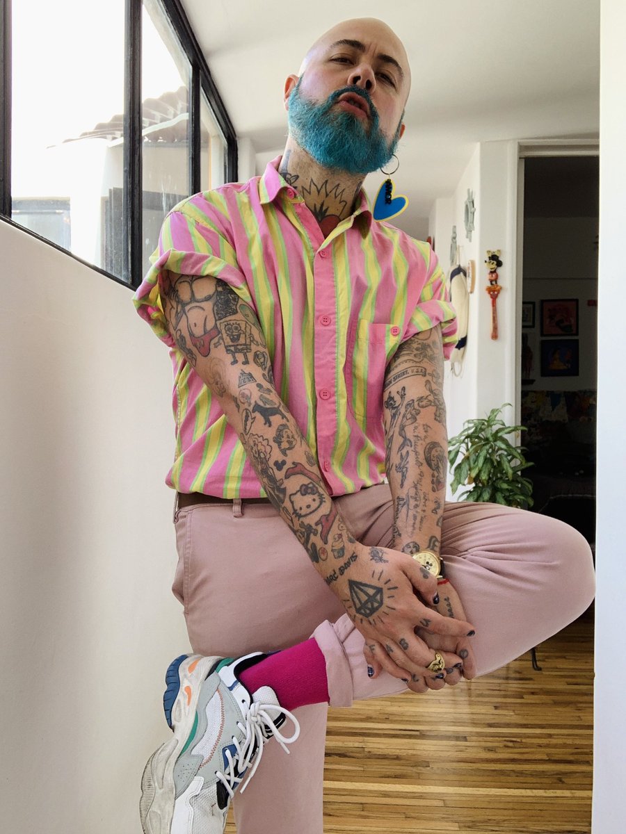 johnnycarmona's tweet photo. Y antes de los tatuajes anduve en bonito rosa!!! 💖💖💖 https://t.co/oJKsVHlxQn