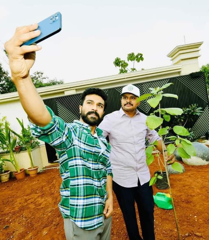Vikas_VickyBRS's tweet photo. Delighted to accompany the newest onscreen #AlluriSeetaRamaRaju in #RRR @AlwaysRamCharan garu who has come forward to join the #GreenIndiaChallenge campaign by planting sapling. His wise act would encourage huge #MegaFanBase &amp; others to follow him in the interest of better future https://t.co/ftmeR0SZtx
