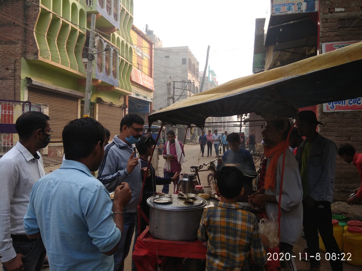 udaypratapbuxar's tweet photo. आज सुबह #letscleanbuxar अभियान के तहत बड़ी देवी मेन रोड बक्सर से लेकर सिंडिकेट नहर तक स्वच्छता अभियान को लेकर आम जनता को जागरूक किया गया।
@amandsamir
@buxarcalling
@buxaradmin https://t.co/d4pTjlB446