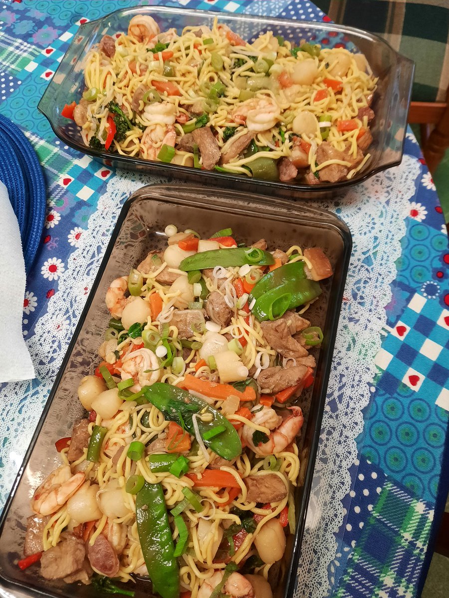 HeyItsNight's tweet photo. Helping mum cook her pork and seafood stir-fry noodles. Plus a vegetarian version #ChefNight https://t.co/0PvHKDXmQJ