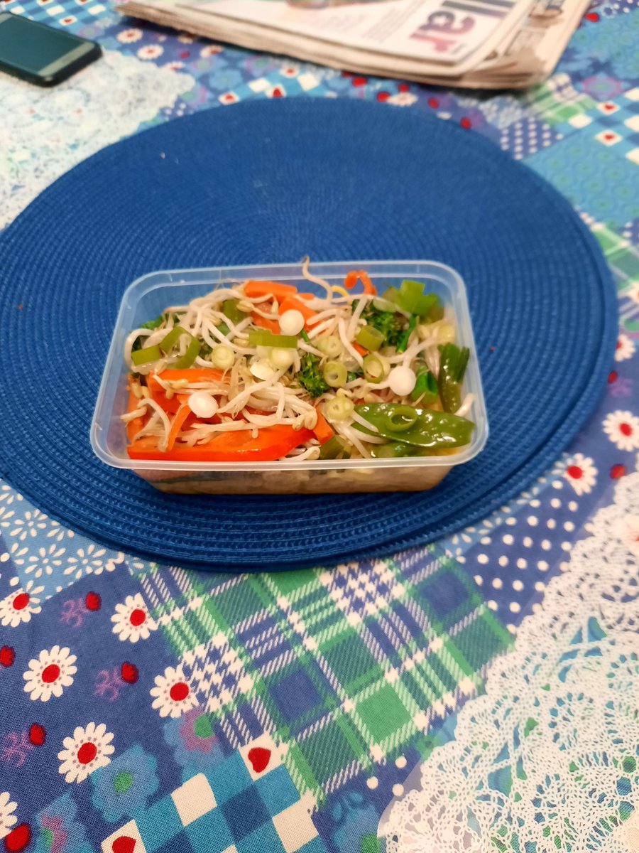 HeyItsNight's tweet photo. Helping mum cook her pork and seafood stir-fry noodles. Plus a vegetarian version #ChefNight https://t.co/0PvHKDXmQJ
