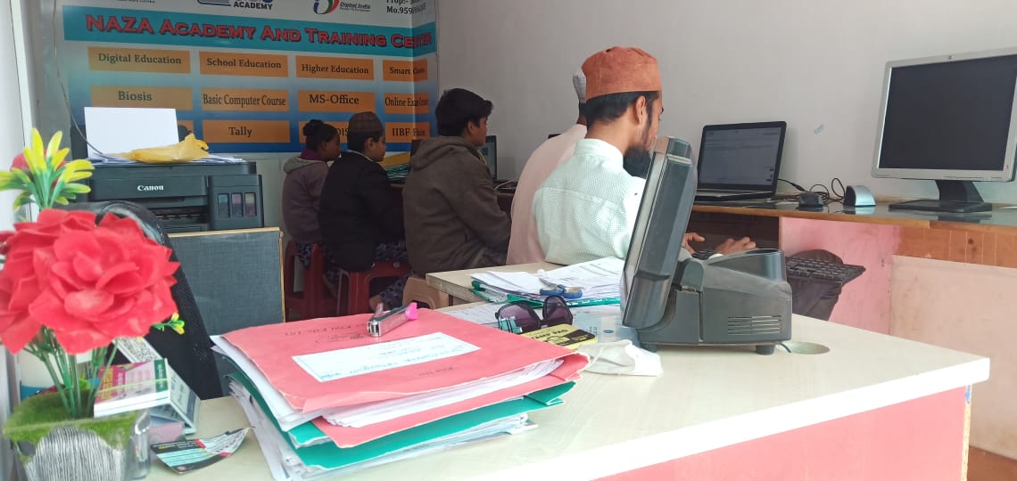 Mukund03643896's tweet photo. 🎊PMGDISHA ✨ 💫 🎯
Our VLE conducting the exam of #PMGDISHA
#NazaComputerAcademy Digras
VLE Abdul Azeem. Second VLE Sushil Kawade #Umerkhed
We take a resolution to complete our target and create a digital literate #India
@dintya15 @CscYavatmal @sspatil1901 @sanjay1484 https://t.co/v8RhSAtoeZ