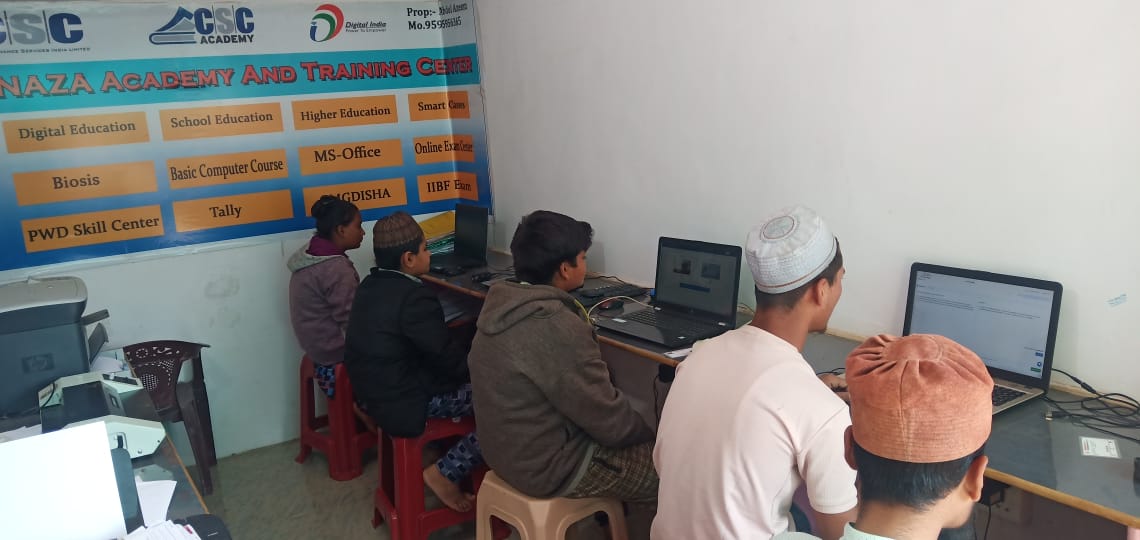 Mukund03643896's tweet photo. 🎊PMGDISHA ✨ 💫 🎯
Our VLE conducting the exam of #PMGDISHA
#NazaComputerAcademy Digras
VLE Abdul Azeem. Second VLE Sushil Kawade #Umerkhed
We take a resolution to complete our target and create a digital literate #India
@dintya15 @CscYavatmal @sspatil1901 @sanjay1484 https://t.co/v8RhSAtoeZ