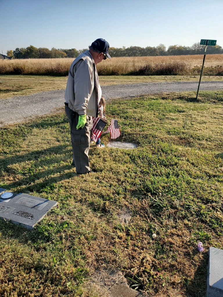 roysecitylegion's tweet photo. Today our post placed wreaths on our post namesakes graves, flags at a local cemetery and held a veterans benefit fair and helped 50+ veterans. #makeadifference #bringchange
#liftup
#servingveterans 
@AmericanLegion @RichardRayTX @KaraSewellTV @GregFieldsWX @wfaagmt https://t.co/jKyDy1ypMr