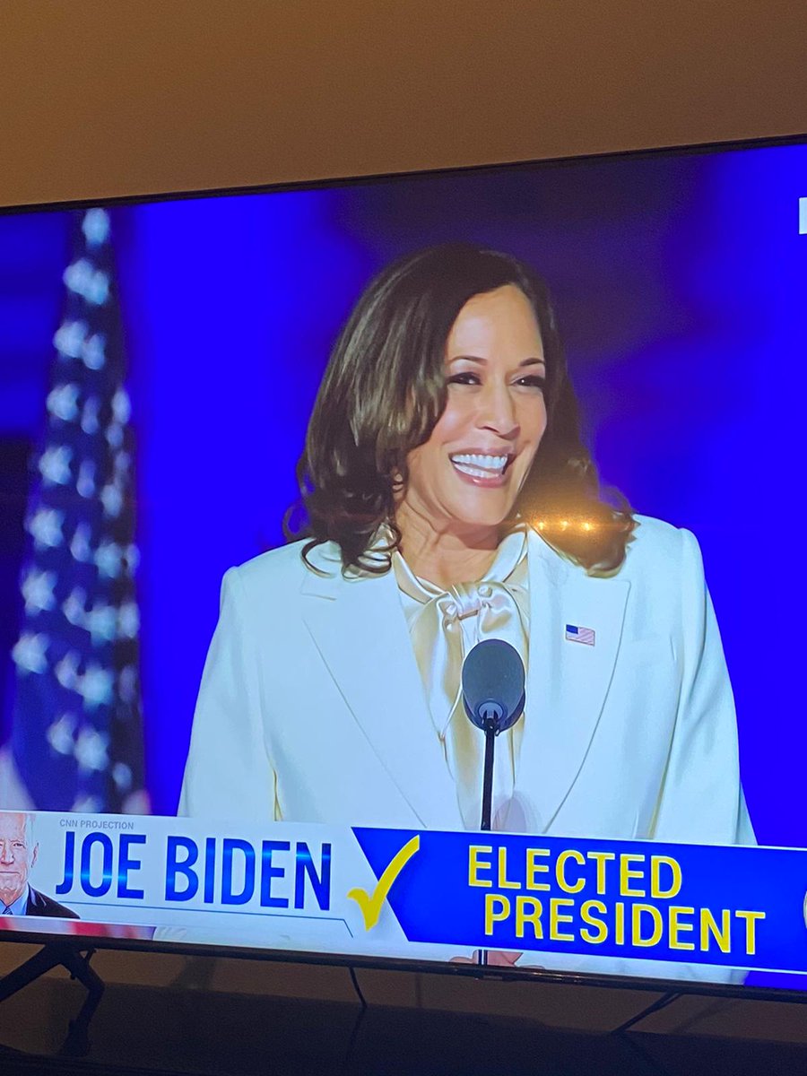 HelloIyamide's tweet photo. Pepper dem! Kamala Pepper dem o 🎶🎶 so eloquent, so sincere and more importantly, so unifying! History has been made. First female Vice president, first Black Vice President, first Asian Vice President. First child of immigrants to become VP. #KamalaHarrisVP #BidenHarris2020 https://t.co/hE2UFJQFvb