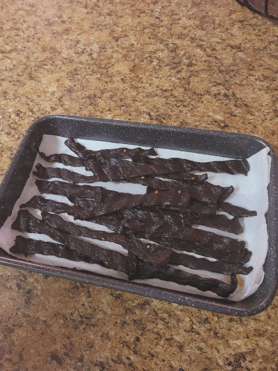 chmbucket's tweet image. Spicy smoked jerky 7 hours 😋