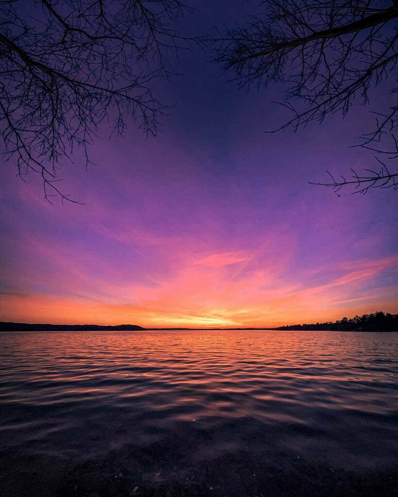 spirithands's tweet photo. So it starts.
As the darkness sets in a another hope emerges.
It will take more than hope.
It will take work.
It will be.
#oromedonte
#sunset
#autumnvibes🍁
#shotoniphone
#iphonepanoramauwa
#vertorama
#orillialakecountry
#2020nd
#canadiancreatives
#bidenharris2020
#shar… https://t.co/M971bMaqya