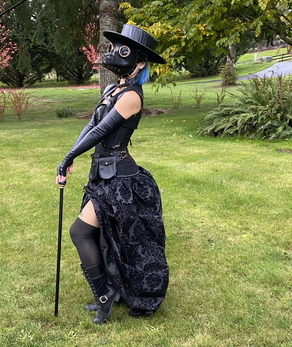 HempressMariko's tweet photo. Have no fear, the plague doctor is here! 😂 

Hope you all had an awesome Halloween! 🖤

I’ll be streaming tomorrow, Sunday 10/8 around 4 pm PST! This will be my only Nov. stream, so I hope to see you there! My next stream after this will be in the 2nd half of December. https://t.co/J5aTDdD3qN