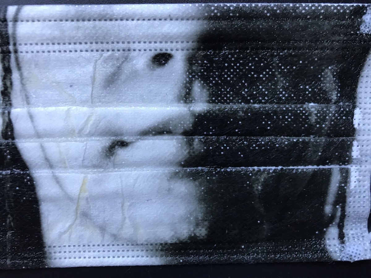 Fresh outta the dev 💕

Liquid emulsion on face mask from 35mm negative 🙌 

1. Full mask
2. Detail

#uniqueprint 
#liquidemulsion 
#facemaskart 
#darkroom 
#filmphotography