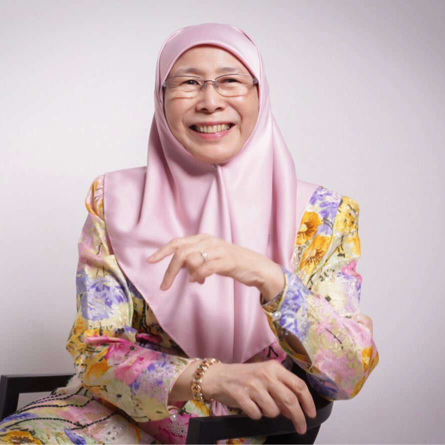 sharifahyasmiin's tweet photo. Two years ago we welcomed the first ever female Deputy Prime Minister of Malaysia, and now we're welcoming the first ever female Vice President of the United States. It's only a matter of time before we have more women as Heads of States 💃🏼🎉 https://t.co/gUVEoD4YbR