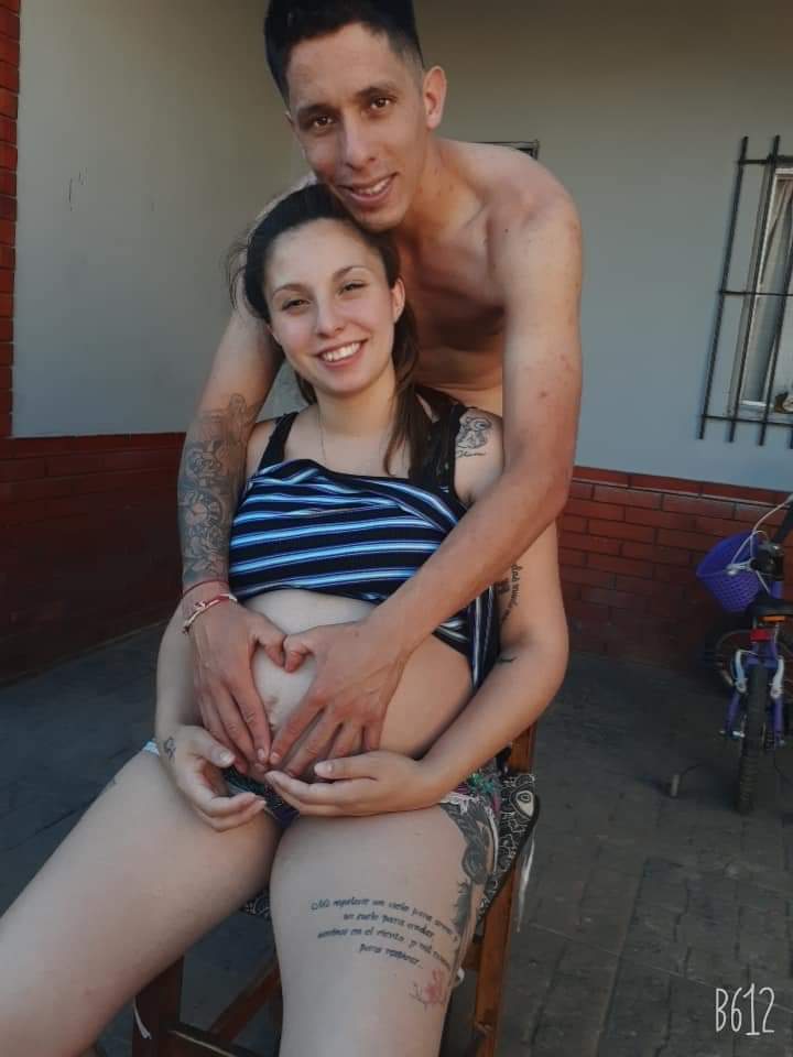 KaruuuRP35's tweet photo. Mi mundo entero son ellos.. mi bella Bianca y mi flaco ♥️👨‍👩‍👧 https://t.co/JHEiFbXwYa