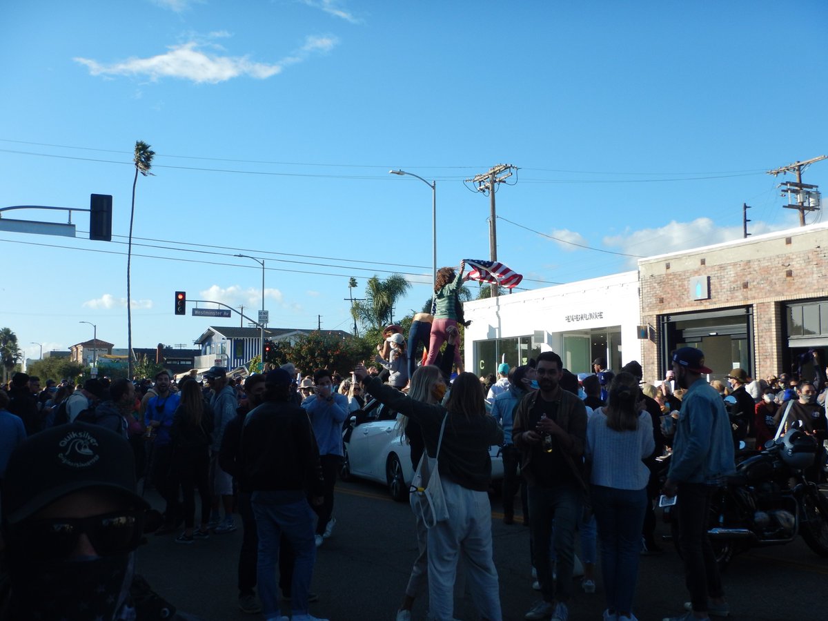 GriffKohout's tweet photo. lively Biden Kamala celebratory scene today in Venice Beach !!!
#peace #Love #PowerToThePeople all ways always!
#we are the #earth!
#human #tribe evolves together as #one!
#greencloudartorg #Biden #BidenHarris2020 #BidenHarris #Biden2020 #la #venicebeach #losangeles #antifaAF https://t.co/xFs4q8Nskr