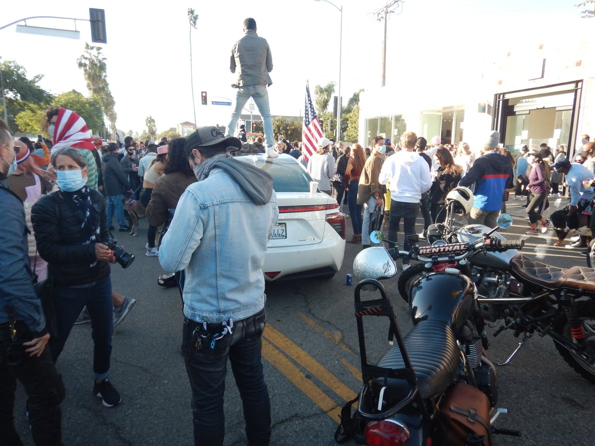 GriffKohout's tweet photo. lively Biden Kamala celebratory scene today in Venice Beach !!!
#peace #Love #PowerToThePeople all ways always!
#we are the #earth!
#human #tribe evolves together as #one!
#greencloudartorg #Biden #BidenHarris2020 #BidenHarris #Biden2020 #la #venicebeach #losangeles #antifaAF https://t.co/xFs4q8Nskr