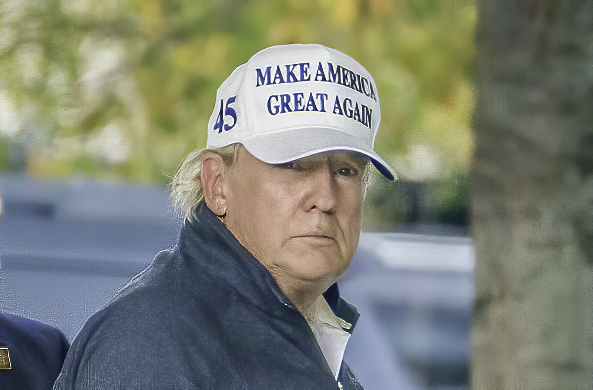 tacolamp's tweet photo. Upscaled and enhanced this beautiful masterpiece of a photograph. 😆 #TrumpCrying https://t.co/vb36tpvXGx