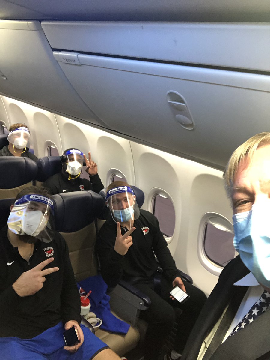 Captain_selfie's tweet photo. SMU Mustang Football team is safely home from another victory!  #templebeat #SMU #SMU_Football #ponyup #ponyupdallas https://t.co/P7Y7ZjkM4v