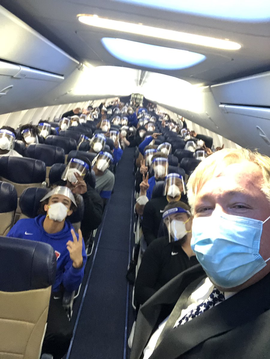 Captain_selfie's tweet photo. SMU Mustang Football team is safely home from another victory!  #templebeat #SMU #SMU_Football #ponyup #ponyupdallas https://t.co/P7Y7ZjkM4v