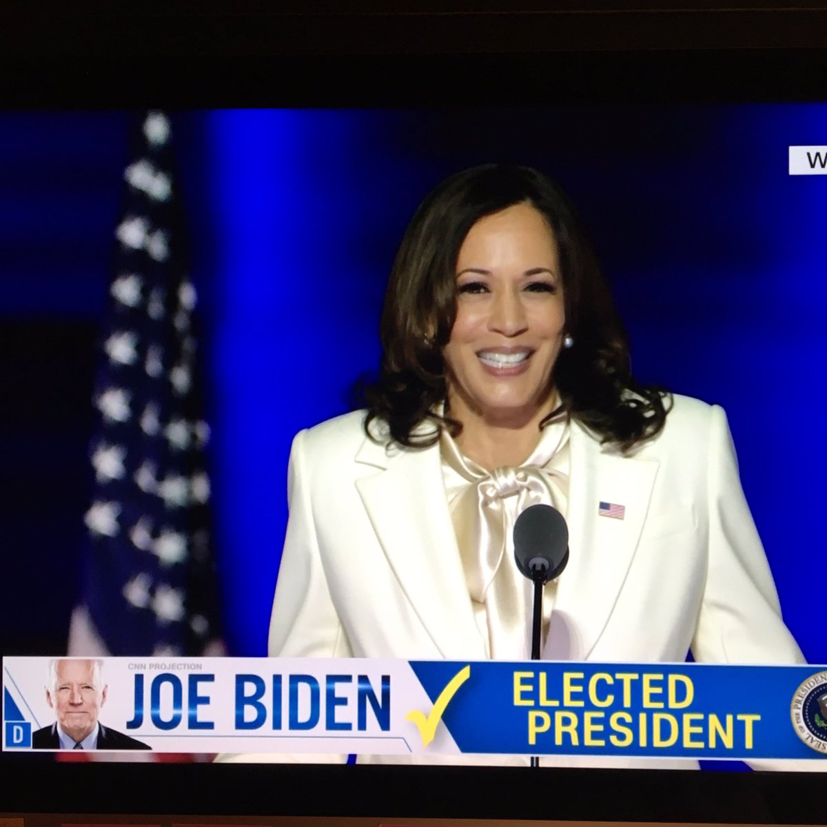 papiliovorus's tweet photo. Best part of today? KAMALA!!! #Election2020  #KamalaHarrisVP #FirstWomanVP #FirstWomanVPOTUS https://t.co/JcehIdxILW
