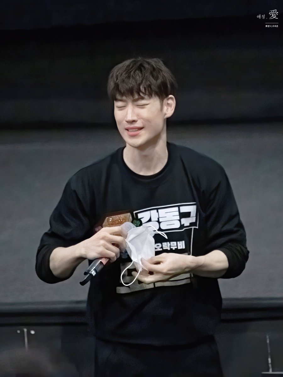 20201107 도굴 무대인사
#이제훈 #leejehoon #도굴 #무대인사
강동구 마스크써야해 힝구