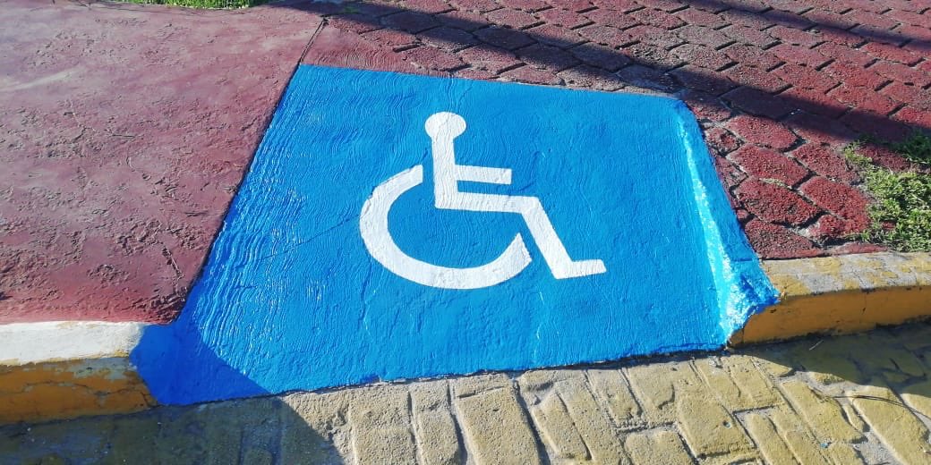 MaraLezama's tweet photo. Como parte de las acciones que emprendemos en favor de todos los sectores de nuestro municipio, en especial el de los más vulnerables, señalizamos las rampas para personas con discapacidad en las avenidas Yaxchilán, Cobá y Tulum. ♿️

¡En nuestra ciudad nadie se queda atrás! https://t.co/teZOCOFirk