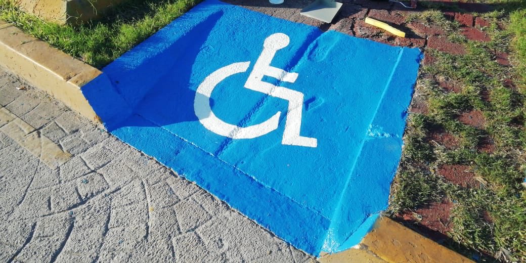 MaraLezama's tweet photo. Como parte de las acciones que emprendemos en favor de todos los sectores de nuestro municipio, en especial el de los más vulnerables, señalizamos las rampas para personas con discapacidad en las avenidas Yaxchilán, Cobá y Tulum. ♿️

¡En nuestra ciudad nadie se queda atrás! https://t.co/teZOCOFirk