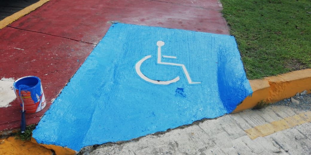 Como parte de las acciones que emprendemos en favor de todos los sectores de nuestro municipio, en especial el de los más vulnerables, señalizamos las rampas para personas con discapacidad en las avenidas Yaxchilán, Cobá y Tulum. ♿️

¡En nuestra ciudad nadie se queda atrás!