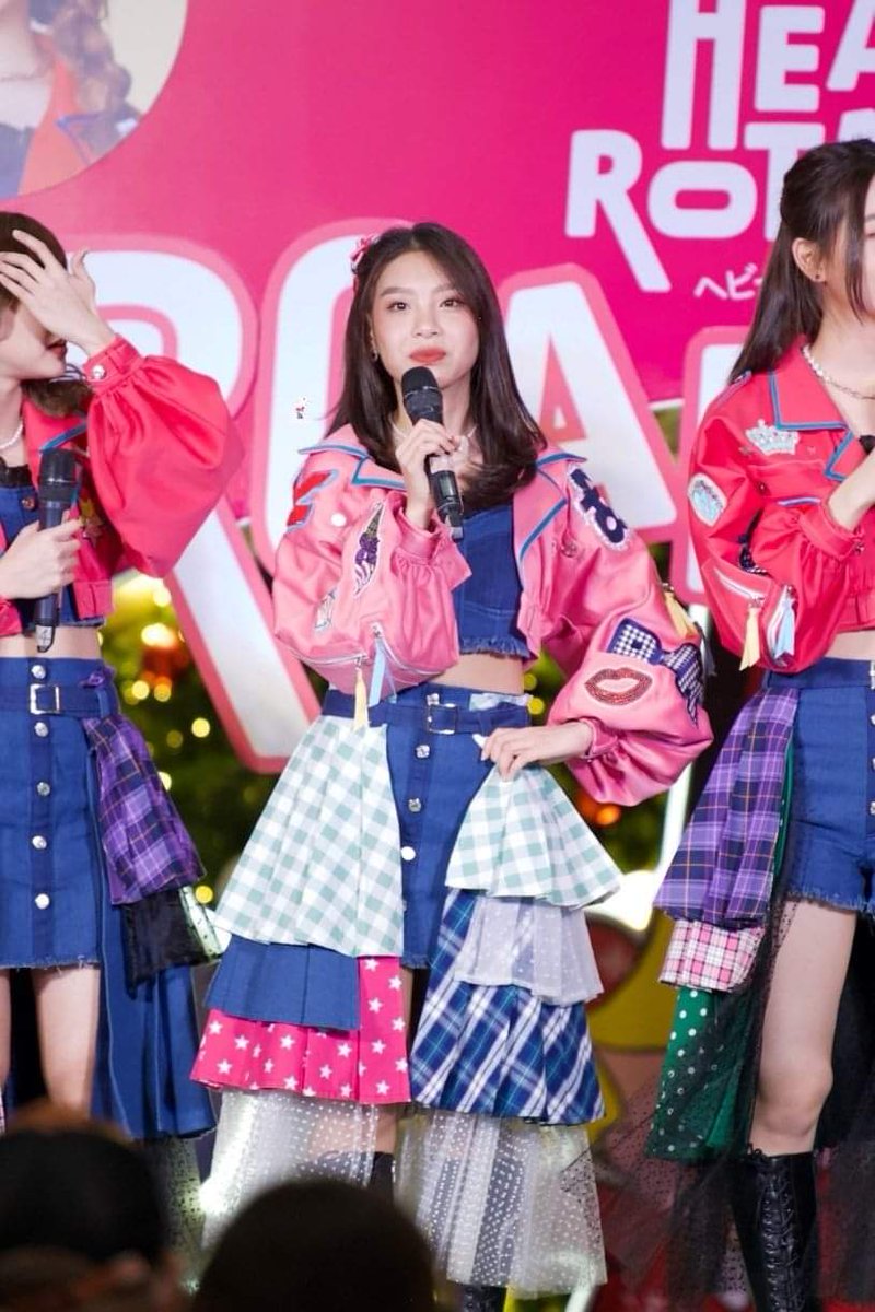 OtaSouthern48's tweet photo. เธอสวย​ ทุกนาทีที่เคยสัมผัส😍

Road​Show​ Hatyai​ [07.08.20]

#KaewBNK48​
#BNK48
#HeavyRotationTh https://t.co/76ad5wizLH