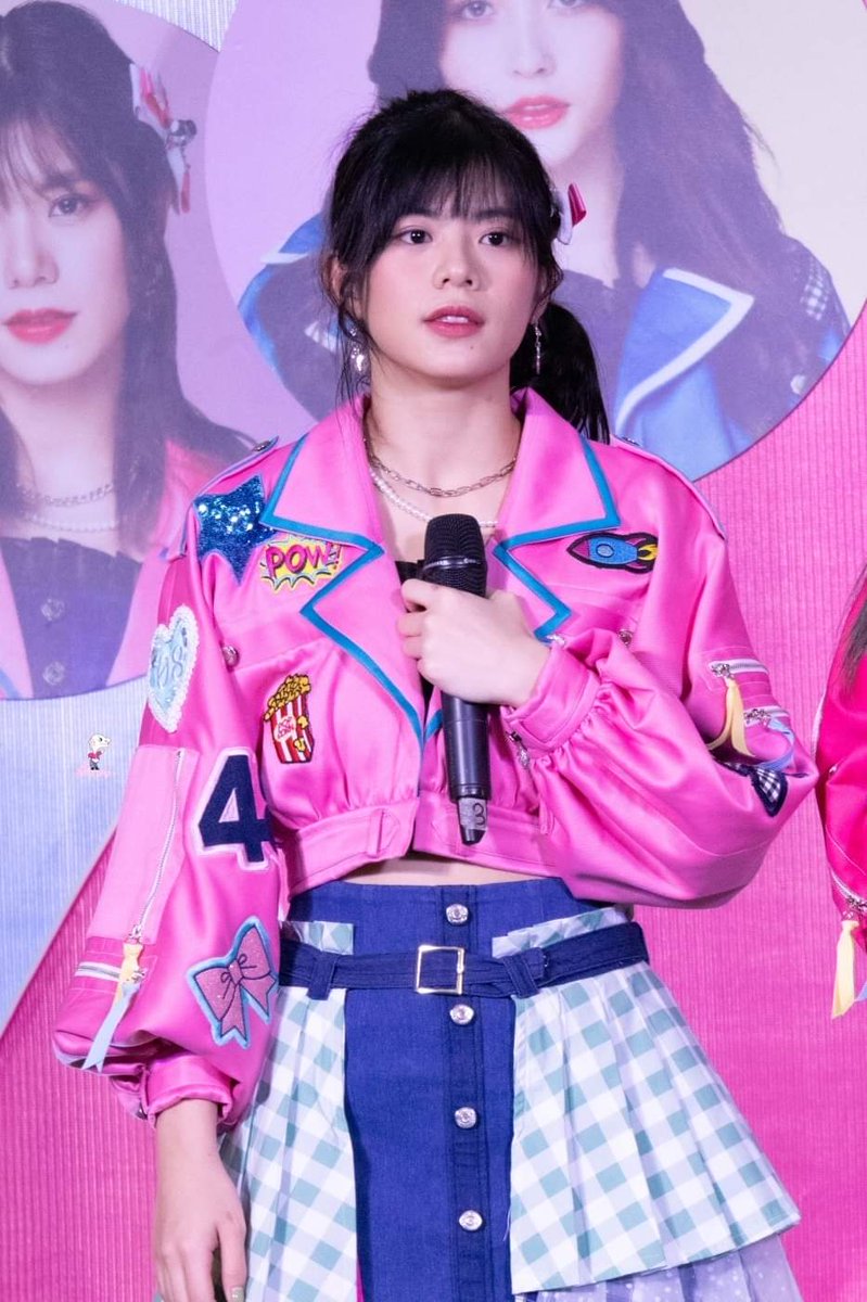 OtaSouthern48's tweet photo. ต้าววี😍

Road​Show​ Hatyai​ [07.08.20]

#WeeBNK48​
#BNK48
#HeavyRotationTh https://t.co/7nfAeUeodz
