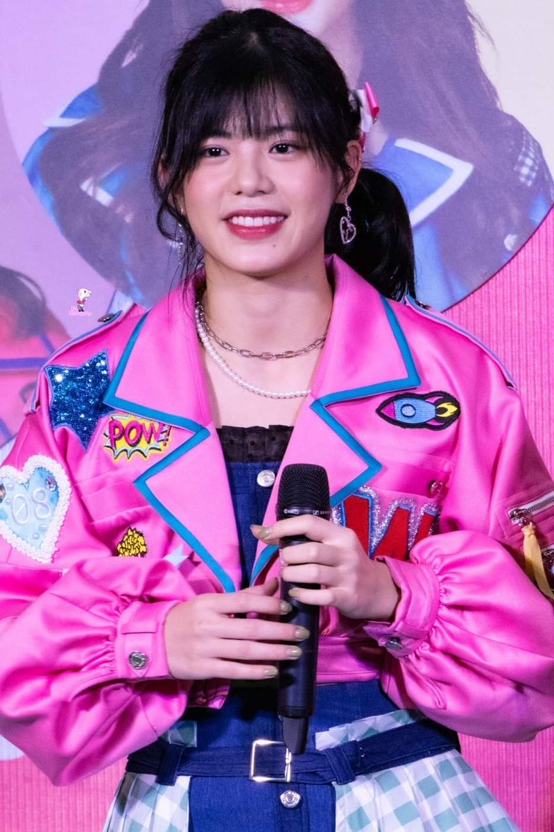 OtaSouthern48's tweet photo. ต้าววี😍

Road​Show​ Hatyai​ [07.08.20]

#WeeBNK48​
#BNK48
#HeavyRotationTh https://t.co/7nfAeUeodz