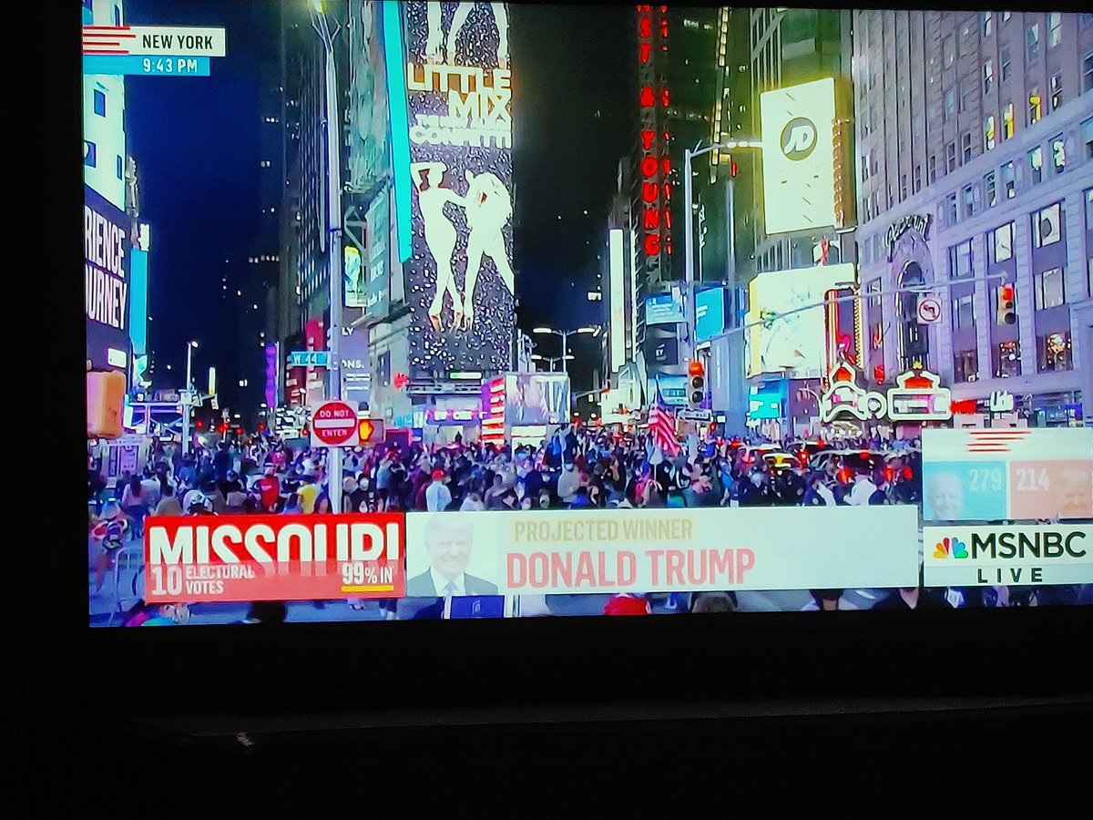 ThePrettyEdge's tweet photo. @realDonaldTrump Wow...i bet no one in history has ever felt as humiliated as you.
I can't imagine watching the WORLD celebrate your demise in one GIANT block party.
#embarrassing #WORLDFORTRUMP https://t.co/hsgJHZVXmA
