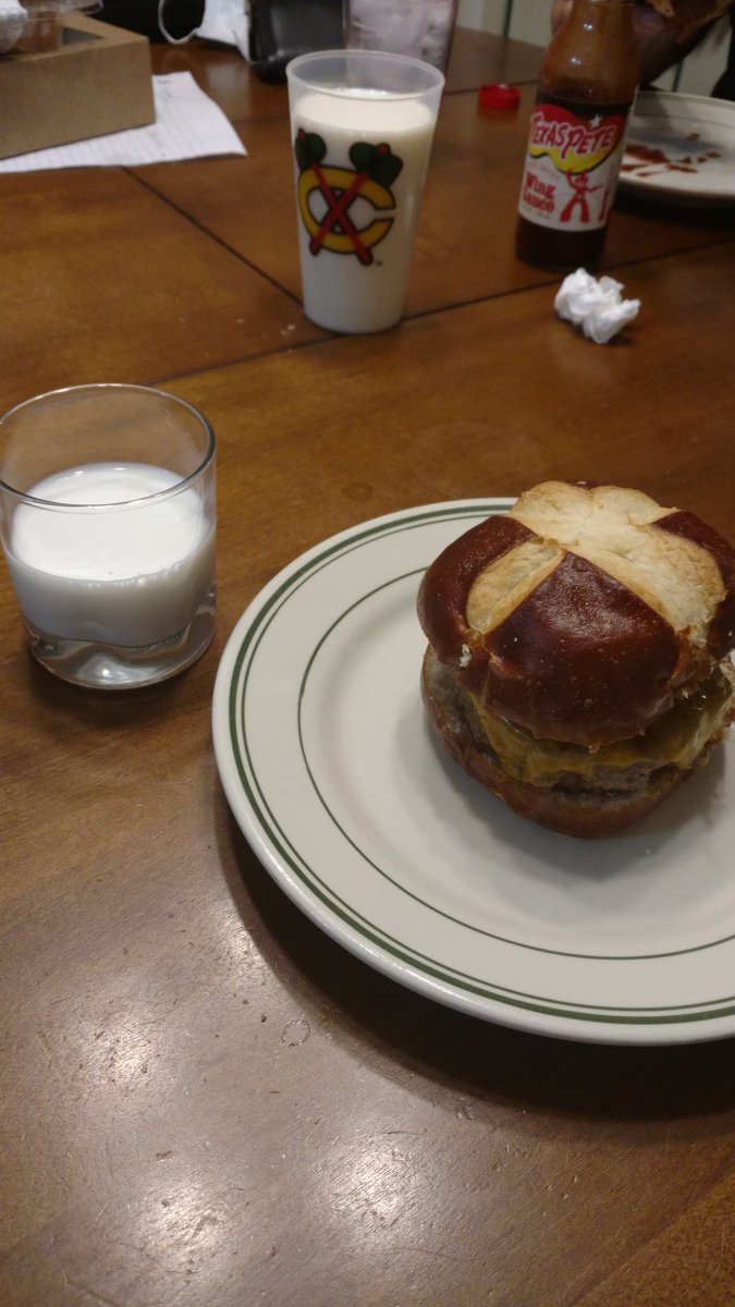 silver03ga's tweet photo. Garbage??  Burgers and Milk??
@HFoleyOnIce @KevinRyanComedy @AreYouGarbage https://t.co/5nFG9uGyNi