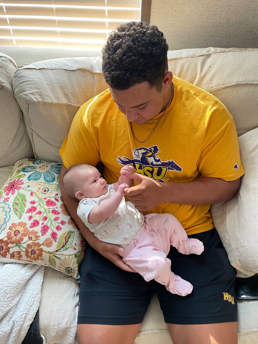 jalencaillier56's tweet photo. I finally met my lil niece today🥺 https://t.co/nhOIGW77mG