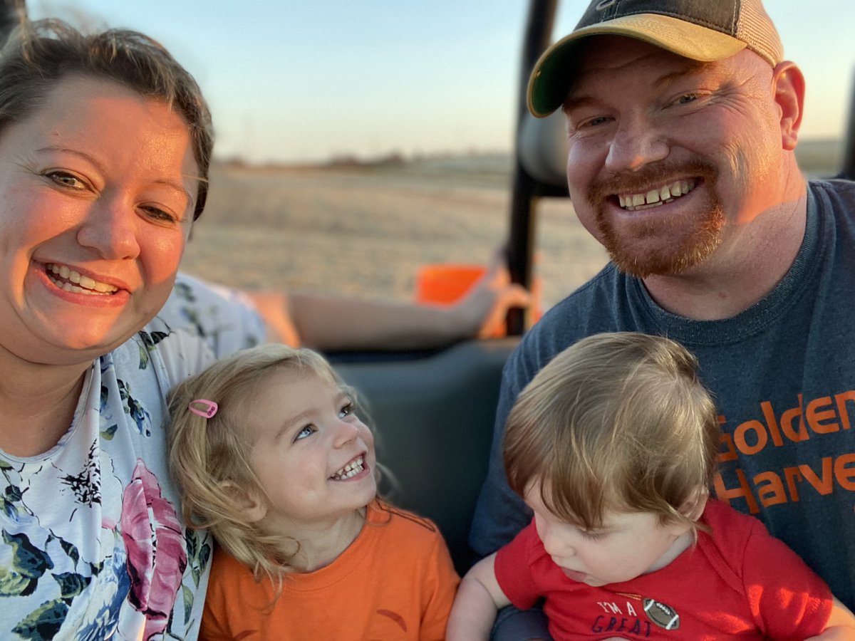 cortschmidt's tweet photo. This week we have soaked up the warm weather and spent as much time outside as possible...#fall #familyfun #thisiswhatmatters https://t.co/ipaL4G9oO0