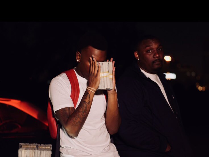 KeshunS's tweet photo. Big bidness @YSC_LILTODD #yscbidness 💪🏾 https://t.co/1tuA7baIKg